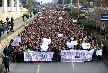 Иако во значително помал број, 200 студенти со неодобрување и револт за екстерното тестирање маршираа низ штипските улици, каде крајно одредиште им беше Ректоратот на Универзитетот Гоце Делчев.