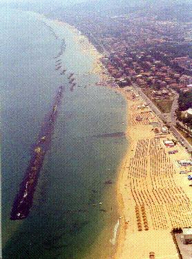 UR3_MOD_WIT_04_02 (17), Pescara Pescara, on the Adriatic coasts of Abruzzo Main motive for building the LCS Protection against coastal erosion Impact on bio-environment