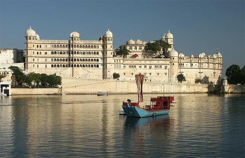 Places of Interest City of Lakes, Udaipur has stunning scenery of rich India. Perched among the Aravalli Mountains & along the banks of Lake Pichola are Udaipur s legendary Rajput era palaces.