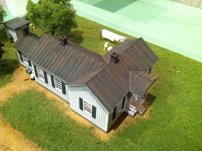 Photos from the May 10 th Division Meet: Modeler s Showcase Article by John Wissinger, MMR Alan Mende had a model diorama of an N&W Station Master s house in Island Ford, VA (two photos at right).