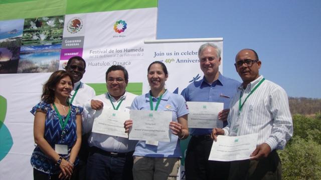 Ramsar Sites certiﬁcates being received by Enrique Barraza from El Salvador, Lourdes Suarez from Mexico, Herb