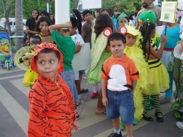 "Biodiversity parade" prepared by Huatulco schools The 40 Anniversary celebrations in Huatulco called upon the collaborative eﬀorts of diﬀerent partners of the Ramsar family, including Semarnat as