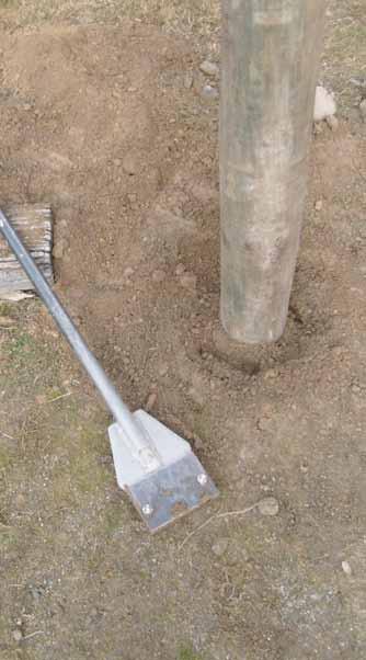 digging Use the Slammer like you would a crow bar to break up the soil. Use a spade to remove the broken soil.