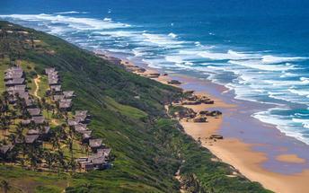P a g e 5 Overnight: Massinga Beach Lodge Massinga Beach sits above a stretch of endless, remarkably private, beach overlooking the azure Indian Ocean.