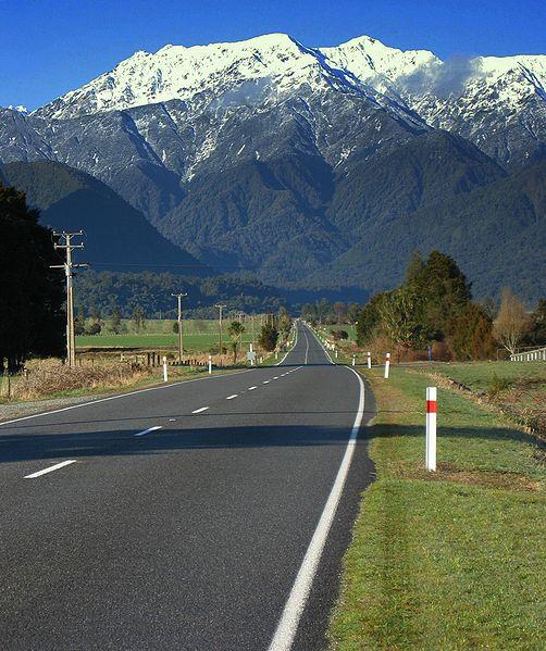 Performance Based Road Maintenance Contracts, New Zealand The Status Quo 10,000 km road network old-style maintenance contracts for specific works, competitively bid P3 Solution starting from 1998