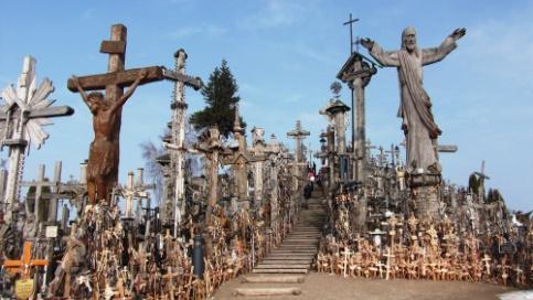 DAY 3 VILNIUS // HILL OF CROSSES // RUNDALE // RIGA (375 km) Departure to Latvia. On the way stop at the Hill of Crosses.