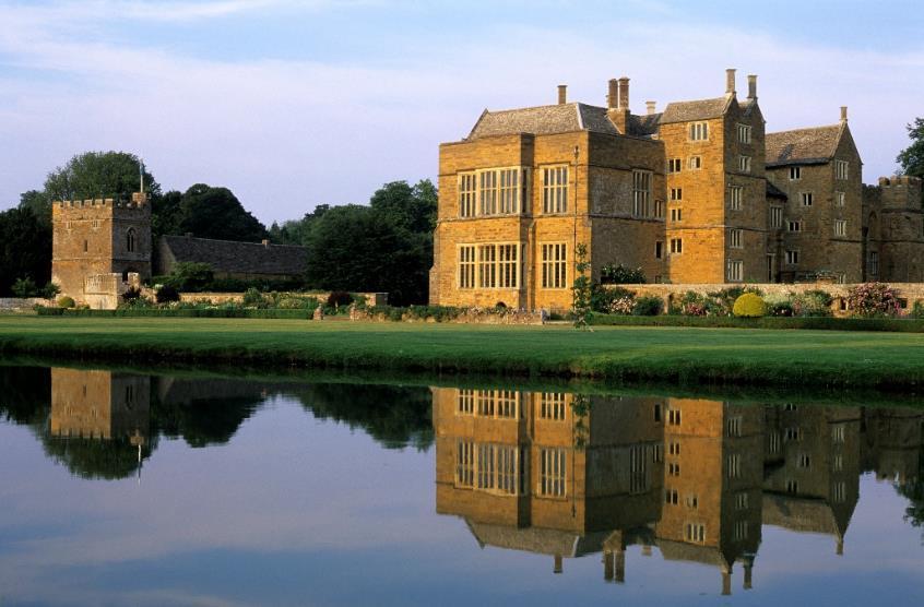 Airport) 6:00pm 7:30pm 9pm Guided visit of Broughton Castle, by kind