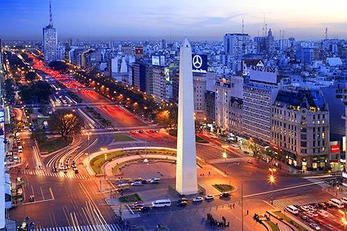 3. dan BUENOS AIRES( ARGENTINA) Polazak u kratku pešačku turu kroz bogatu gradsku četvrt Rekoleta, gde se nalazi