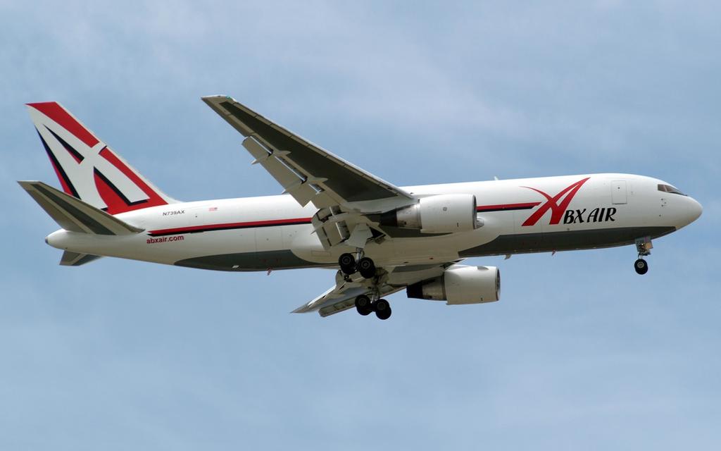 ABX Holdings Expanding 767 Fleet Total projected in service fleet of Boeing 767s: DHL Network ACMI* YE 2006 29 4 YE