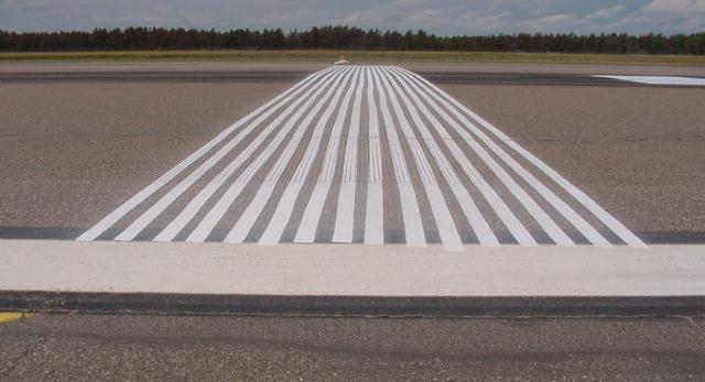 Consequently, it is recommended that a crosswind runway be considered. Chapter 4 addresses these issues in more detail. Runway Length and Width.