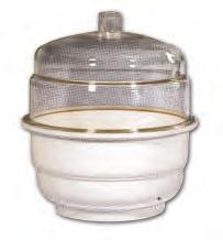 The top dome, moulded in rigid and transparent polycarbonate, gives a crystal clear view of the desiccant placed inside. The knurled knob on the top provides easy handling of the dome.
