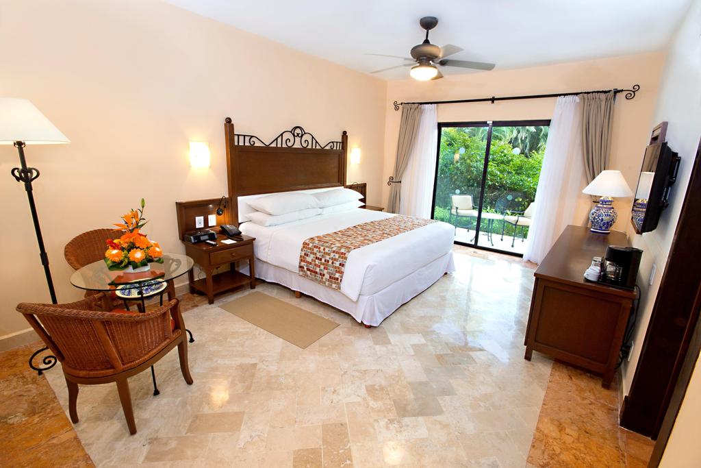Rooms The resort s 247 rooms are surrounded by tropical gardens and protected mangroves, a stunning landscape can be enjoyed from the terraces and balconies.