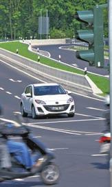 Avto Inteligenca za varovanje okolja Nova Mazda3 bo kmalu na voljo tudi s sistemom samodejne zaustavitve in ponovnega zagona.