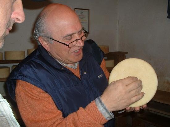 Livno cheese and Cheese in the sheepskin: two pilot products (I) Activities: definition of product specification Technical assistance and training
