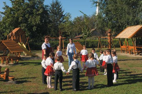 НИС је помогао и изградњу дечијих игралишта у Србији Хуманитарни пројекти Програм обухвата пројекте подршке социјално угроженим категоријама грађана или друштвеним организацијама.