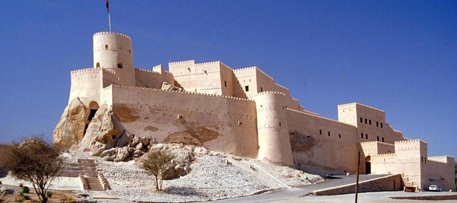 The Sultanate is still one of the best places in the Gulf to experience traditional Arabia. Outside the capital of Muscat you will find mud brick villages surrounded by enormous date plantations.