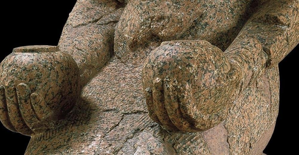 Hatshepsut Kneeling, red granite,