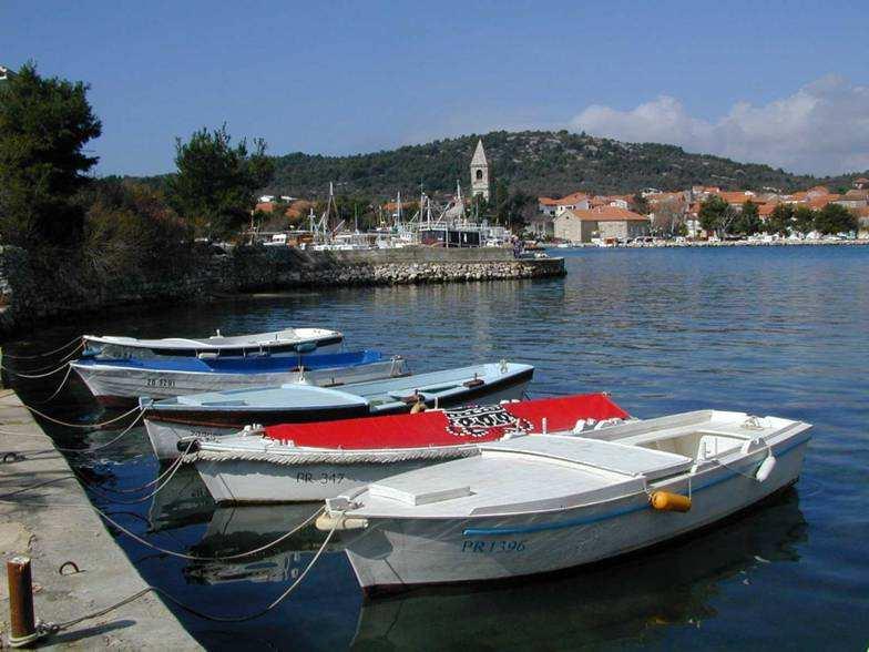 Indicators Case: Ugljan and Pasman Croatia Small islands as yet undeveloped for mass tourism Vibrant local community Adjacent to national marine park History, music,