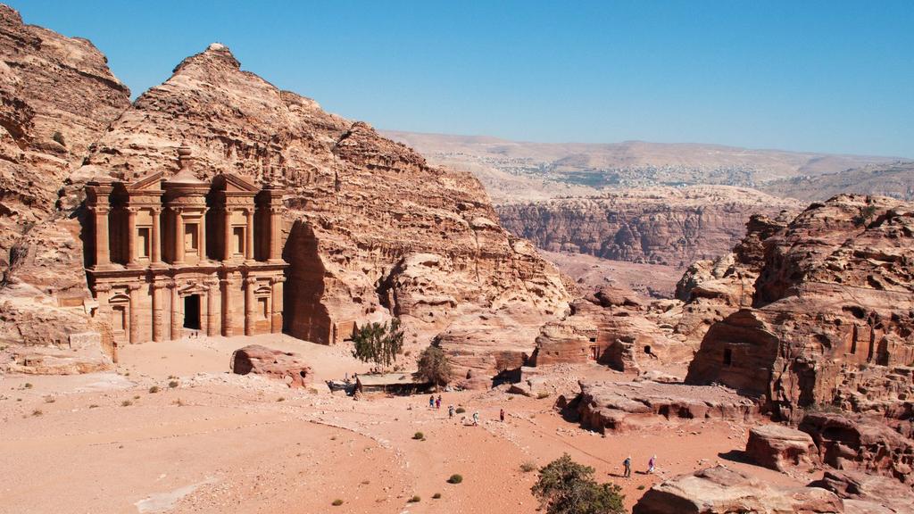 Beginning in Amman, the Jordanian capital, you will travel to the spectacular Roman ruins of Jerash and the imposing Saladin fortress of Qa lat Al Rabat, before following the King s Highway south.