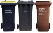 Infrastruktura zbiranje KO Stanje in napovedi za 2020: v izhodiščnem letu 2014 izvajalci javne službe zbiranja komunalnih odpadkov pri povzročiteljih odpadkov (»od vrat do vrat«), v zbiralnicah