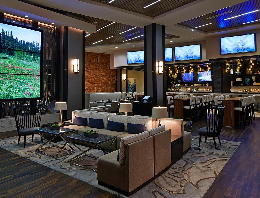 STYLISHLY MODERN A M E N I T I E S Seattle Marriott Bellevue offers enticing amenities for business and leisure travelers alike.