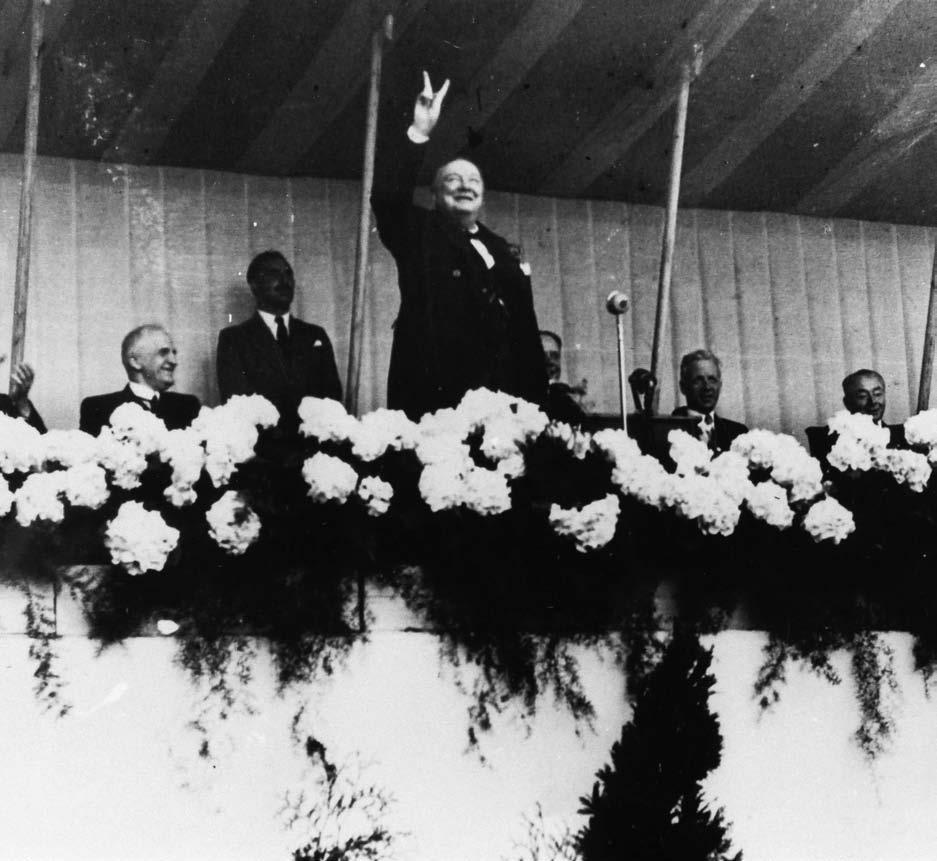7 maj 1948, Hagë. Uinston Çërçill pritet ngrohtësisht nga Kongresi i Evropës.
