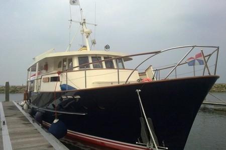Clarion Camera system, mooring assistant mounted on the aft deck; Wifi system; Crane to