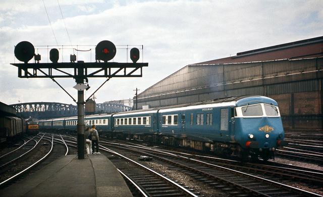 The Midland Pullman was withdrawn in 1966 following electrification of the Euston-Manchester line.