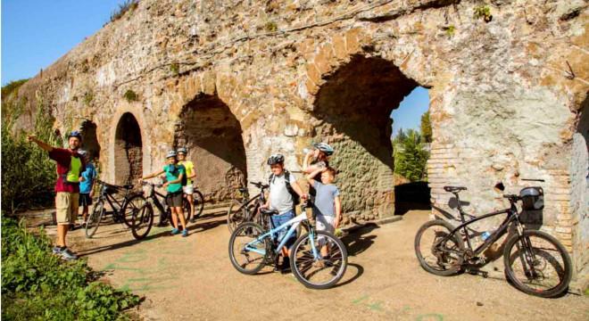 8 9 CYCLING THROUGH THE CATACOMBS Follow our guide on this fun-filled adventure as you cycle on the Appian Way to visit of the famous Catacombs and stop for a drinks and cheese aperitif along the way.