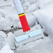 Besides the tried and tested aluminium and plastic snow shovels, there is now a Snow Roof Cleaner for clearing
