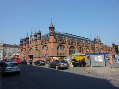 - Page 13 - O) Hala Targowa Hala Targowa, or Market Hall, is the historic city hall in the main square in Gdansk. The Dominican Monastery was on this site many years ago.