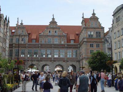 - Page 7 - A) Green Gate (must see) The Green Gate is one of the most notable tourist attractions of the city. It is situated between Long Market and the River Motława.