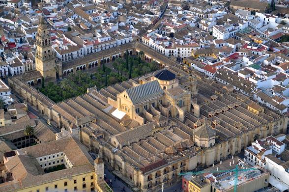 The building design is characterized by a distinct military style in keeping with its location by the Alcázar fortress and features a permanent equestrian display.