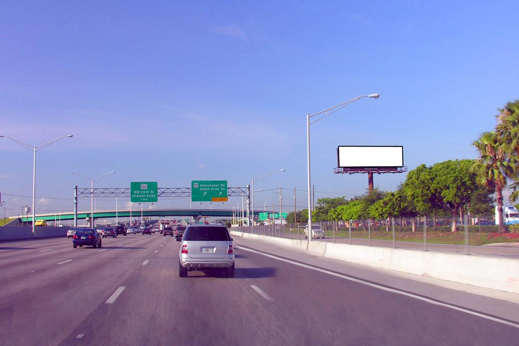 323 Dimensions: 14' x 48' Zip: 33016 Facing: N 18+ yrs 831,121 908,581 This bulletin targets southbound morning commuter traffic on the Palmetto Expressway