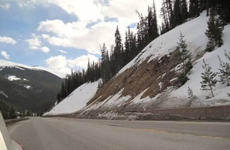 Average avalanche activity affecting road/year: 3.