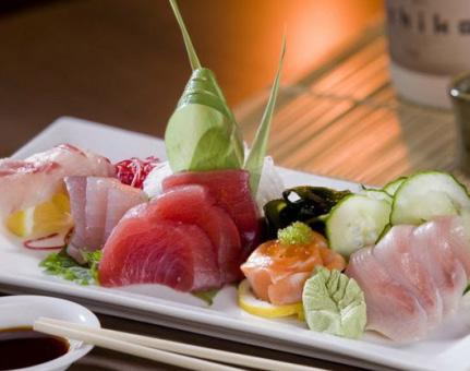 SUSHI NAMI QDOBA DA VINCI S DONUTS Sushi Nami is a minimalist Japanese restaurant offering sushi, small