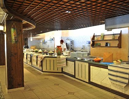 The delicious international cuisine, wonderful atmosphere and friendly staff make this a great choice for breakfast, lunch and dinner, and there's no extra charge for the sea view!