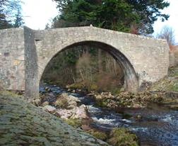 HB8 Old Bridge of Dye Robbers and Thieves Road Grid Ref: NO 6509 8607 // Postcode Boundary: AB31 6LT The Old Bridge of Dye must have been an imposing sight for early travellers crossing the important