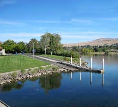 The Apple Capital Loop Trail is an 10-mile trail that runs along the Columbia River.