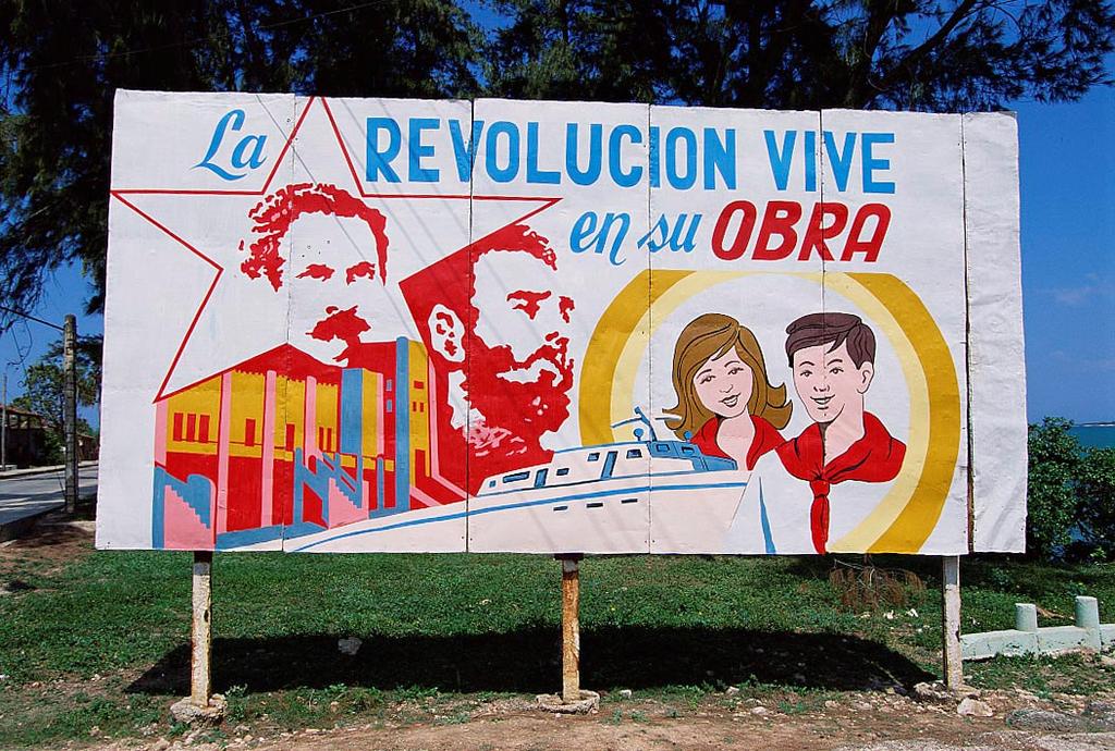 La revolución vive en su obra :: The revolution lives in his work Key persons and key events of the Cuban Revolution are shown on this billboard: José Martí & Fidel Castro: José Martí is Cuba s
