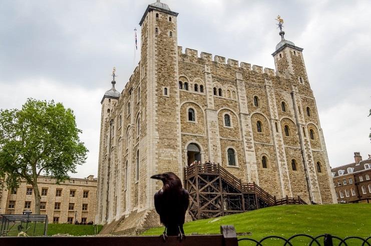 Day 4 Visit to Westminster Abbey, St Paul s Cathedral and the Tower of London & Crown Jewels This morning, your guide and private driver will meet you in the hotel lobby to set off for Westminster A