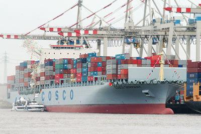 such ship to call at the port will be (you guessed it) Emma Maersk on October 14 th. The 136ha terminal is entirely build on reclaimed land in Yantian Bay.