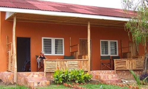 Your accommodation tonight is in the town of Fort Portal, where you can visit the markets and view the day-today life of local Ugandans. Rwenzori View Guesthouse or similar BLD).