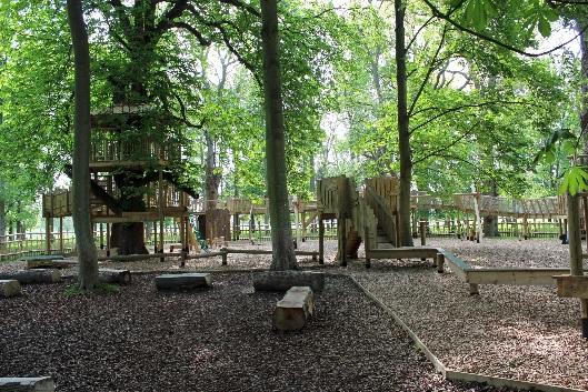 The flooring to the play area is bark. There are low log benches for seating. Equipment is made from wood or rope or both.