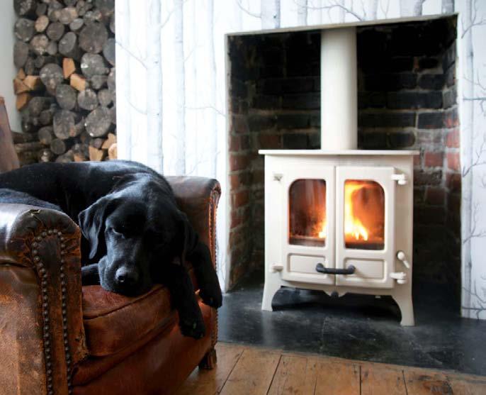 I ISLAND The Charnwood Island I is the smallest stove in the Island collection. Its uncomplicated looks and gentle curves ensure it sits well in any situation; be it modern or traditional.