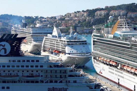 Dubrovnik Challenges Cruise ships are not the only troublemakers 17% annual rise in arrivals by air (cheap flights), other daily visitors (buses, cars, etc.