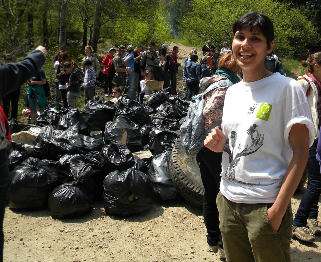 Bulgarian Nature Parks Day More than 2,200 volunteers took part in the National Day of Nature Parks, organized by WWF with the support of Globul.
