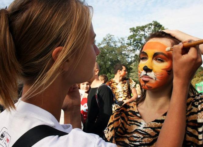 Kiev body art festival A body art festival in Kiev s Central Park in October provoked participants to think about animals that are suffering from Climate Change.