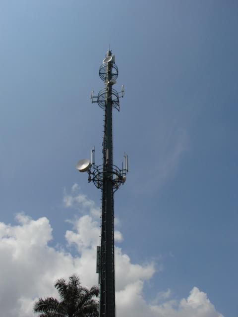 53 2.13.2 Struktur Jenis Satu Tiang (Monopole) Struktur telekomunikasi jenis ini biasanya digunakan di kawasan yang mempunyai keluasan yang terhad.