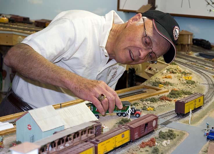 ..10 Above: Rich Flammini takes a close look at Don Deuell s HO scale layout.
